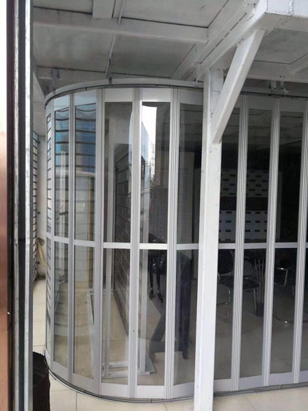 水晶折疊門安裝效果